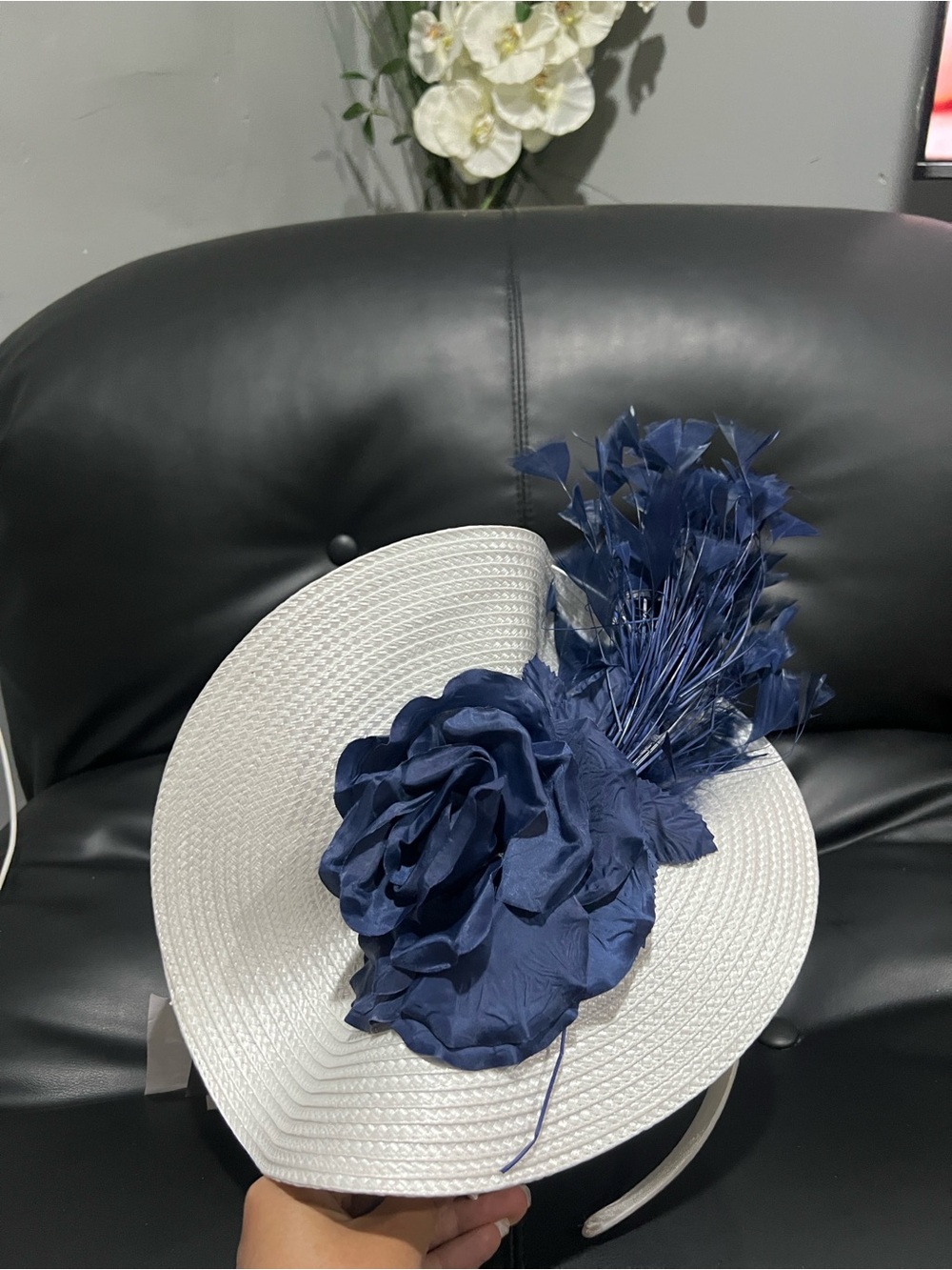 Bellísima Elegant White Wide-Brim hair band with Navy Floral & Feather